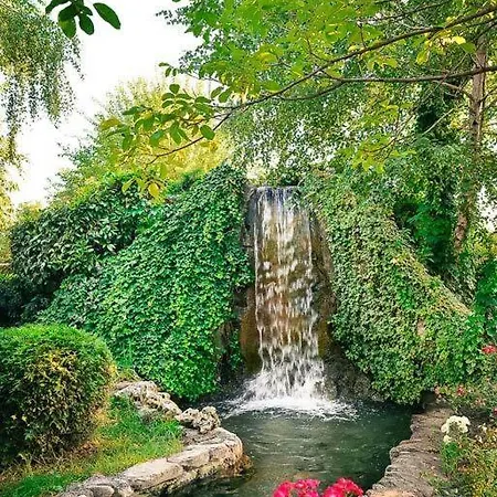 Nestor בית הארחה