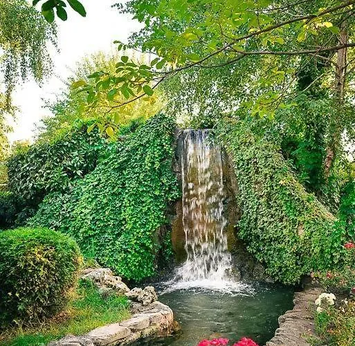 Nestor בית הארחה